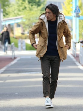 「アイテム（チノパンツ、グレー系）」を使った、JOURNAL STANDARD 表参道 スタッフさん（メンズ・175cm）の秋コーディネート