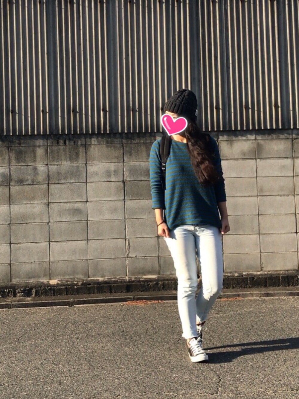 「ボーダー、コンバース、ニット帽、ロングヘア」｜「chelseaのアイテム（ニットキャップ/ビーニー、グレー系）」を使った、yuaさん（レディース・165cm）の秋コーディネートの1枚目の写真