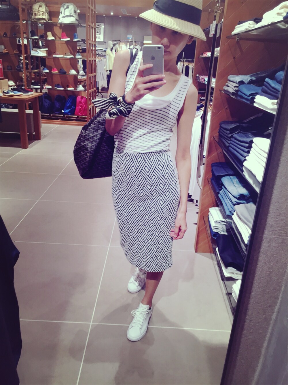 「ZARAのアイテム（スカート、ホワイト系）」を使った、Eva Linさん（レディース・163cm）の夏コーディネートの1枚目の写真