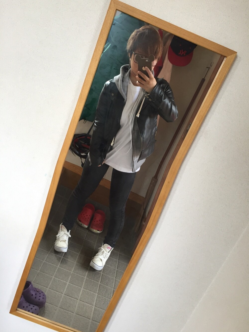 「Tシャツ、スニーカー、パーカー、ライダース、スキニーデニム」｜「？の伊達眼鏡（メガネ、ブラウン系）」を使った、ろいどさん（レディース・150cm）の春コーディネートの1枚目の写真