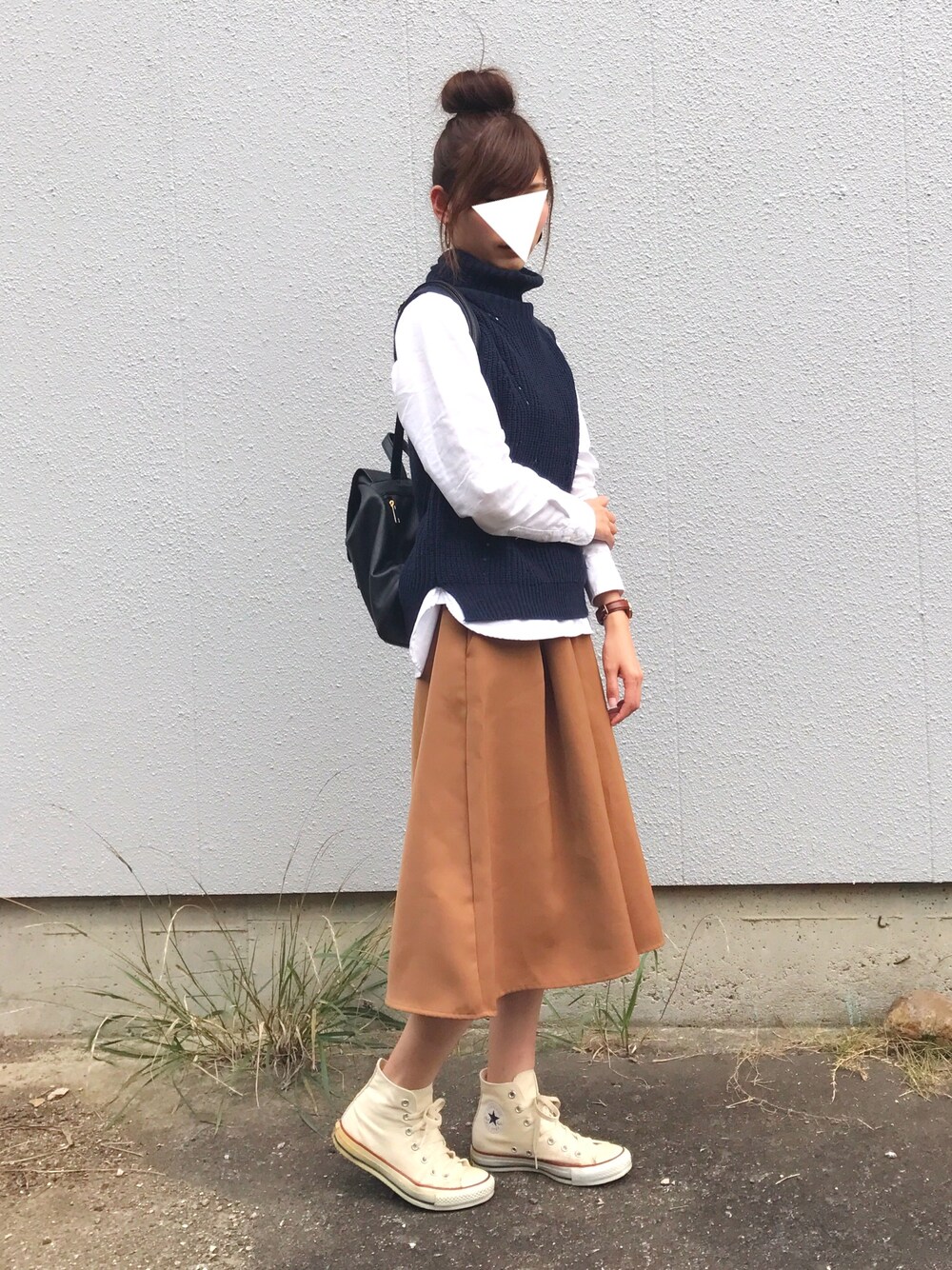 「オトナカジュアル、ネイビー、タートルネック、ニットベスト、シャツスタイル、ガウチョパンツ、スカーチョ、converse、コンバース、おだんごヘアー」｜「no brandのアイテム（ニット/セーター、ブルー系）」を使った、*yukiiiii*さん（レディース・157cm）の秋コーディネートの1枚目の写真