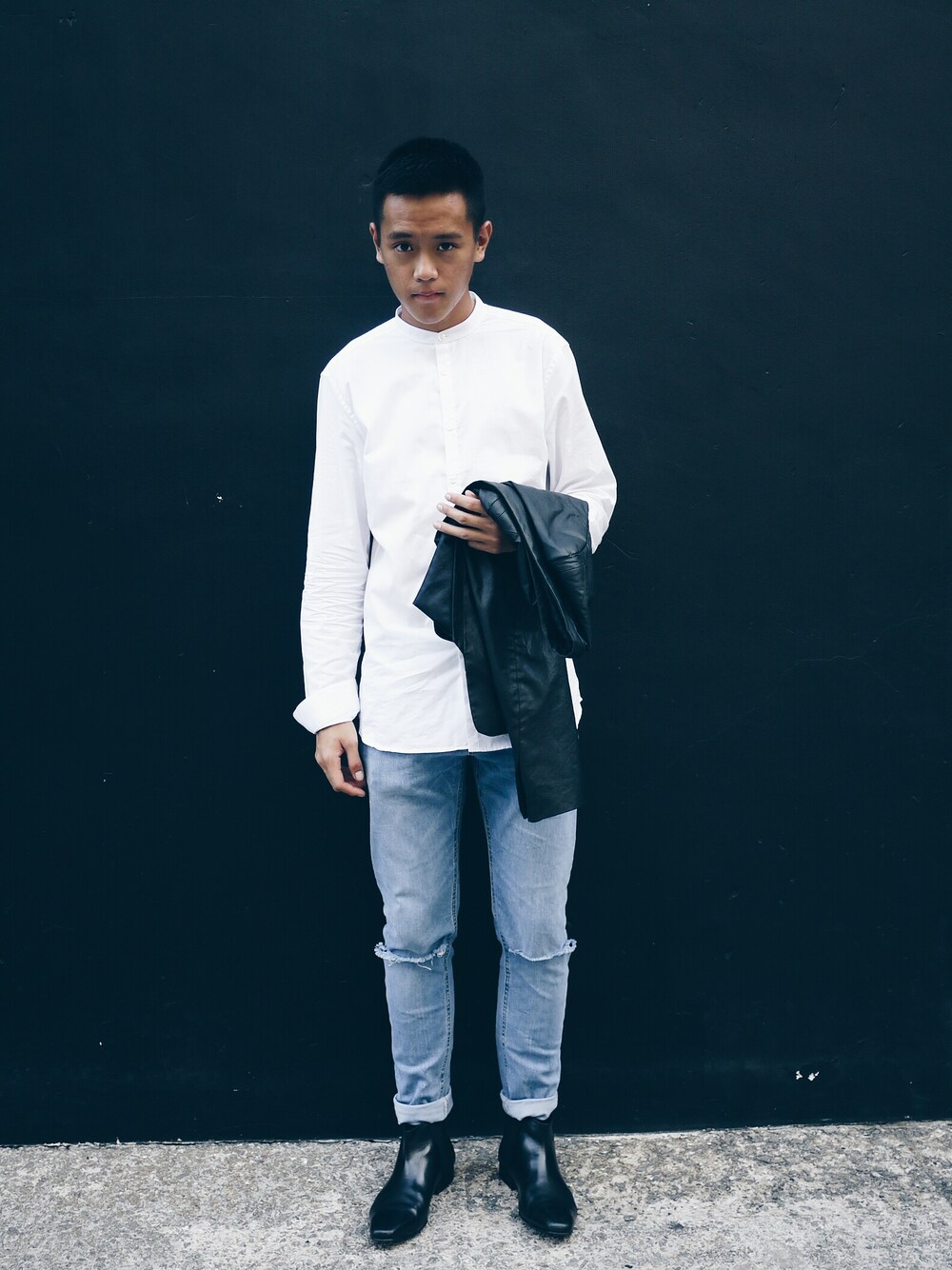 「ootd、STYLE、weekend、ootdsg、SG」｜「Kurt Geigerのアイテム（ドレスシューズ、ブラック系）」を使った、matthieuさん（メンズ・179cm）の冬コーディネートの1枚目の写真