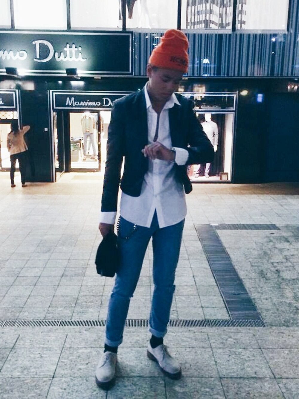 「ootd、ootdsg、STYLE、jacket 」｜「homies のアイテム（ニットキャップ/ビーニー、オレンジ系）」を使った、matthieuさん（メンズ・179cm）の冬コーディネートの1枚目の写真