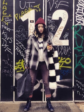 「アイテム（デニムパンツ、レッド系）」を使った、Doritsu Huangさん（レディース・171cm）の冬コーディネート