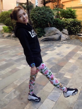 「JOYRICH」｜「アイテム（アナログ腕時計）」を使った、林咪さん（レディース・160cm）の秋コーディネート