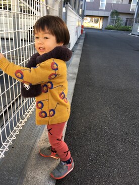 「BOBO CHOSES（ボボショーズ）の【16A/W】BOBO CHOSES(ボボ ショセス） Baby knitted Jumper/ベビーセーター（ニット/セーター、イエロー系）」を使った、＊57さん（キッズ・90cm）の冬コーディネート