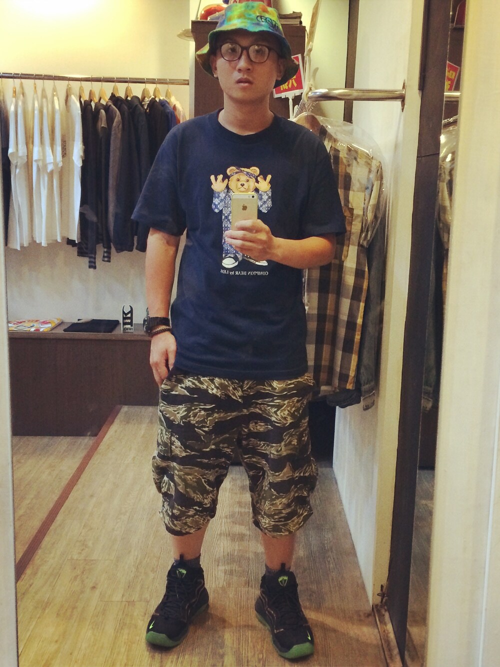 「NIKE、lesstaiwan、PrettyNice、Afire、less、weed」｜「Less Taiwanのアイテム（Tシャツ/カットソー、ブルー系）」を使った、KAI🐯 かいさん（メンズ・170cm）の夏コーディネートの1枚目の写真