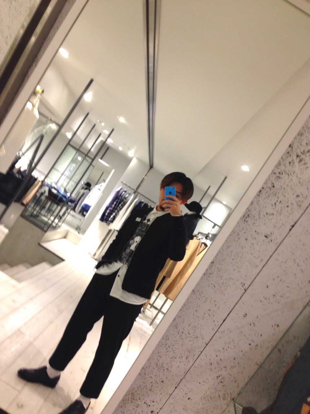 「STUDIOUS、SHAREEF、シンプルコーデ、春、モード」｜「STUDIOUSのSTUDIOUS Gabardine/MA-1 MADE IN JAPAN（ミリタリージャケット、ブラック系）」を使った、AOさん（メンズ・170cm）の冬コーディネートの1枚目の写真