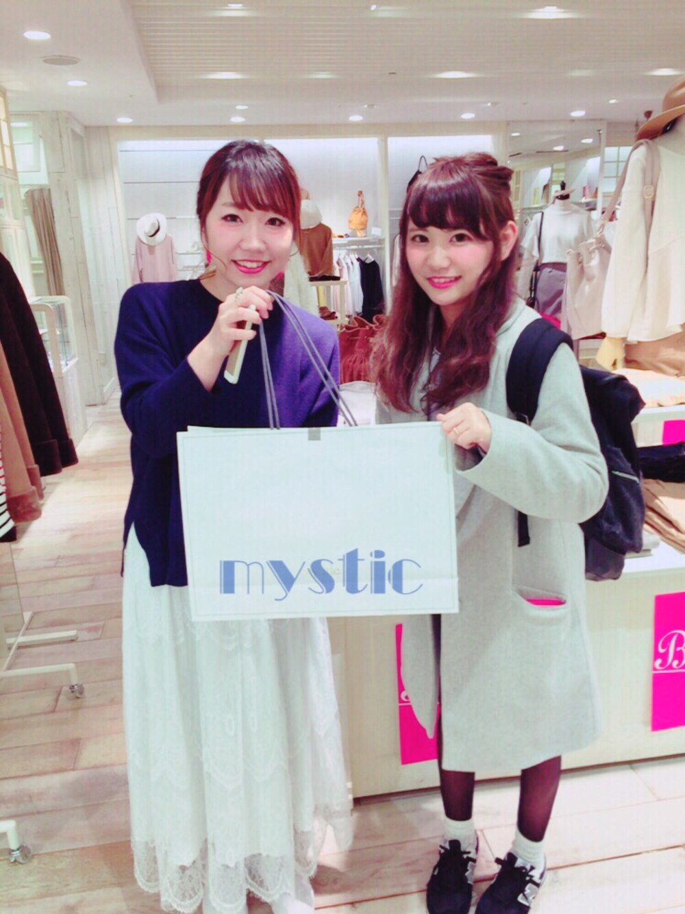 「ニューバランス、mystic」｜「mysticの【mystic】チェスターコート（その他アウター、グレー系）」を使った、まるちゃんさん（レディース・150cm）の冬コーディネートの1枚目の写真