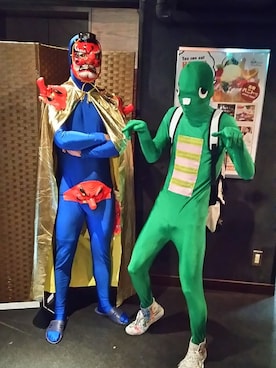 「アイテム（ポンチョ、ゴールド系）」を使った、タケノフさん（メンズ・181cm）の秋コーディネート