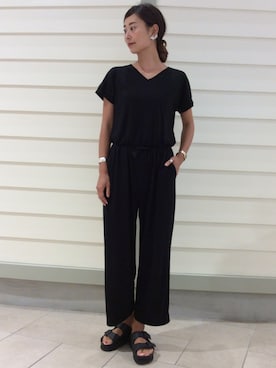 「ベルトサンダル」｜「アイテム（オールインワン・サロペット）」を使った、Asuka Katayama さん（レディース・169cm）の秋コーディネート