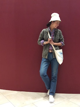 「Wrangler」｜「アイテム（ミリタリージャケット）」を使った、Asuka Katayama さん（レディース・169cm）の秋コーディネート
