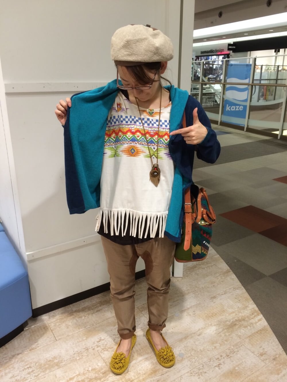 「サルエルパンツ、出勤コーデ」｜「チャイハネの【チャイハネ】ライラフリンジＴシャツ（Tシャツ/カットソー、ホワイト系）」を使った、たかいずみっとさん（レディース・158cm）の春コーディネートの1枚目の写真