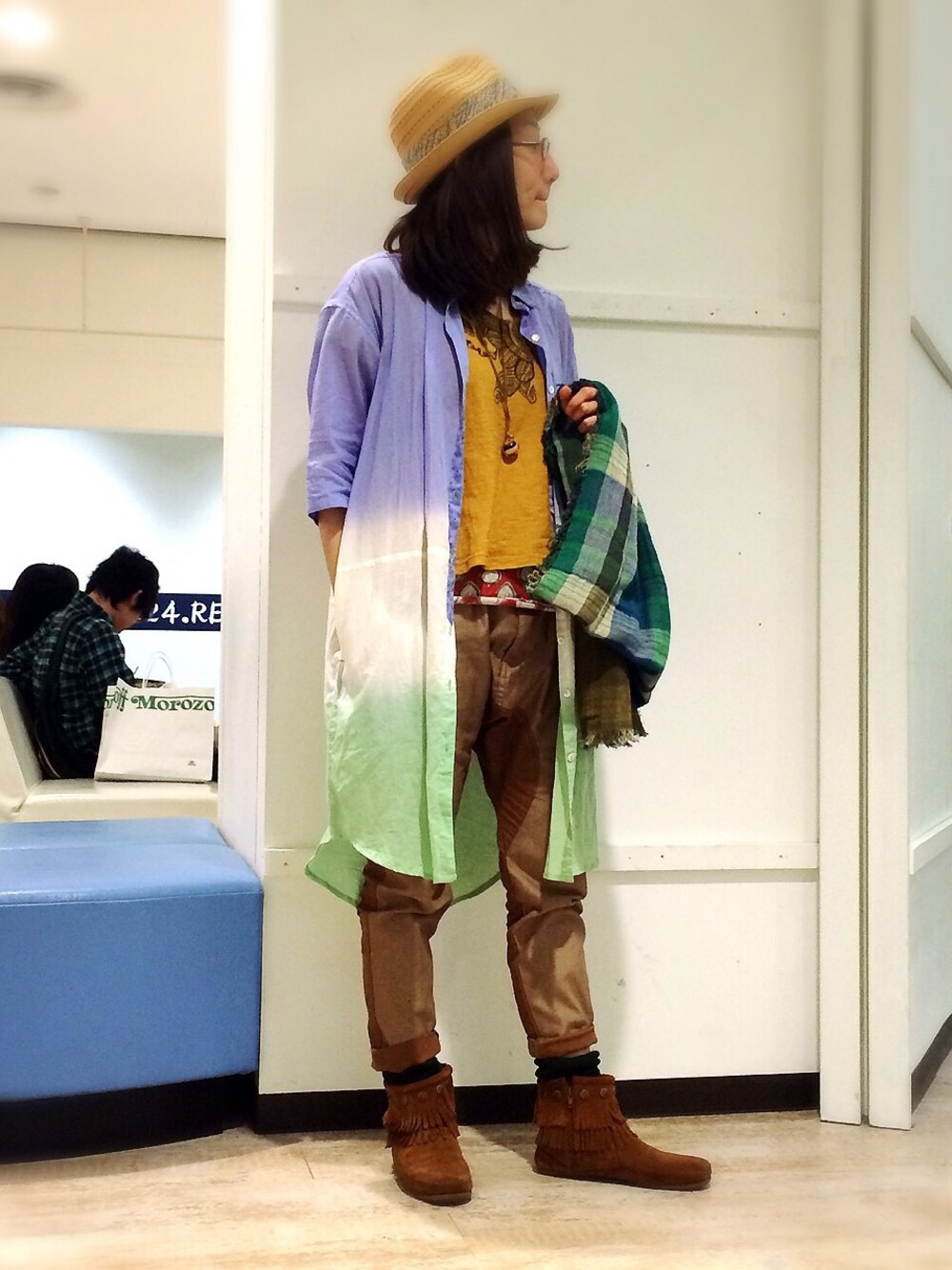 「シャツワンピ、春コーデ」｜「チャイハネの【チャイハネ】スズグラロングシャツ（シャツ/ブラウス、ブルー系）」を使った、たかいずみっとさん（レディース・158cm）の春コーディネートの1枚目の写真