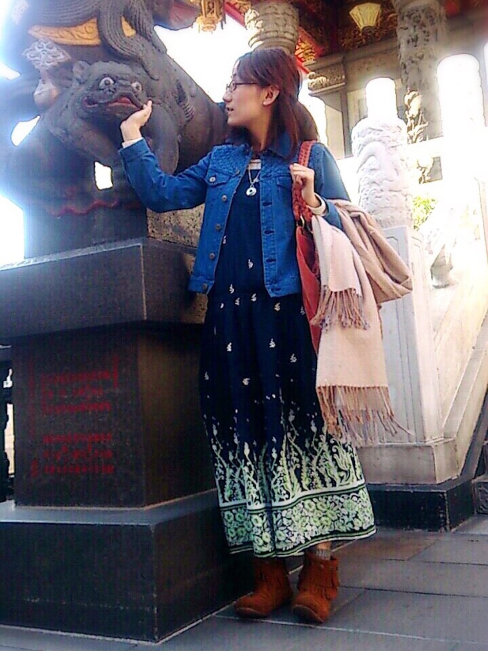「おでかけスタイル、私服」｜「チャイハネの【チャイハネ】サロリナ サロペット（サロペット/オーバーオール、ブルー系）」を使った、たかいずみっとさん（レディース・158cm）の春コーディネートの1枚目の写真