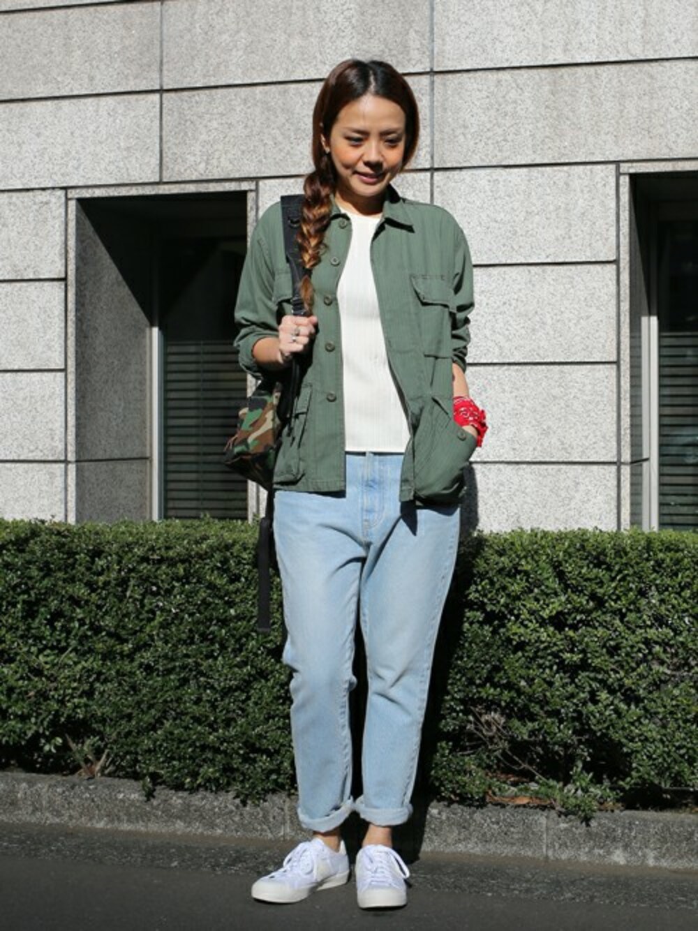 「ミリタリー、ジーンズ、New Balance、ジージャン、バンダナ、グリーンレーベル リラクシング、シンプルコーデ、春コーデ、green label relaxing」｜「green label relaxingの[ロスコ]ROTHCO CB MILITARY ジャケット（ミリタリージャケット、グリーン系）」を使った、Kitamuraさん（レディース・168cm）の春コーディネートの1枚目の写真
