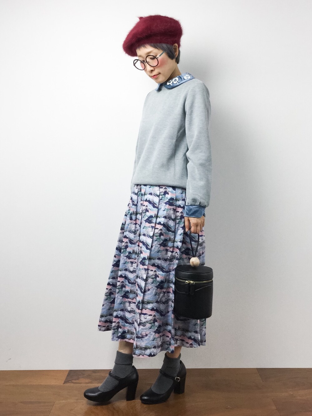 「ピンク、ベレー帽、巻きスカート、刺繍、ガーリー、丸襟、丸メガネ、オンザ眉毛、オトナガーリー、チビーズ✳︎」｜「MERLOTのアンゴラベレー帽2027（ハンチング/ベレー帽、レッド系）」を使った、ひいこさん（レディース・154cm）の秋コーディネートの1枚目の写真