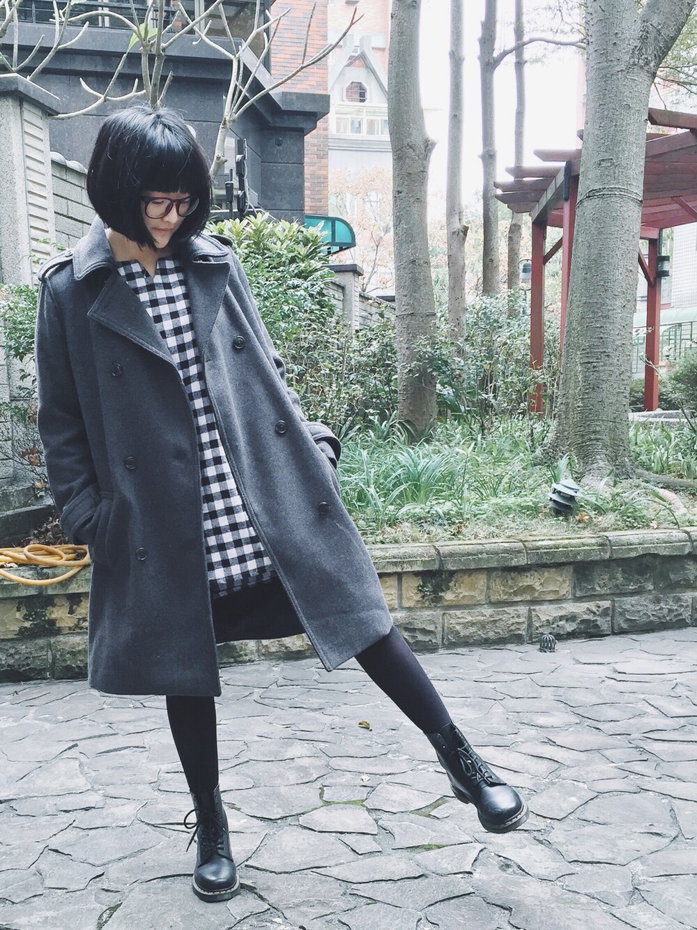 「Dr.Martens、GAP、starmimi」｜「GAPのアイテム（ピーコート、グレー系）」を使った、玉子さん（レディース・160cm）の冬コーディネートの1枚目の写真