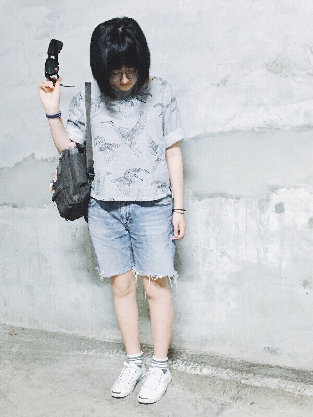 「H&M、converse、kanken」｜「UNIQLOのアイテム（ソックス/靴下、グレー系）」を使った、玉子さん（レディース・160cm）の春コーディネートの1枚目の写真
