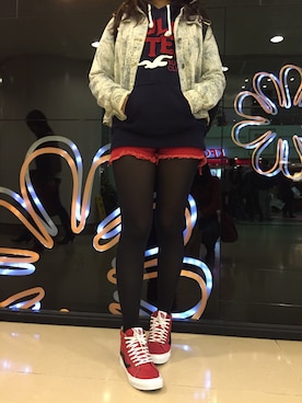 「holiday」｜「アイテム（デニムジャケット）」を使った、Janice Channingさん（レディース・150cm）の冬コーディネート