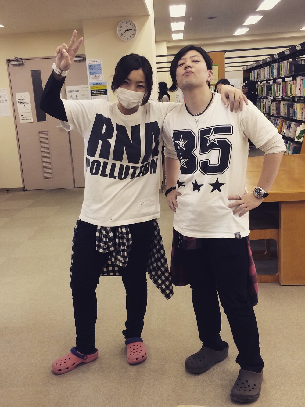 「RNAのアイテム（Tシャツ/カットソー、ホワイト系）」を使った、はちさん（レディース・159cm）の冬コーディネートの1枚目の写真