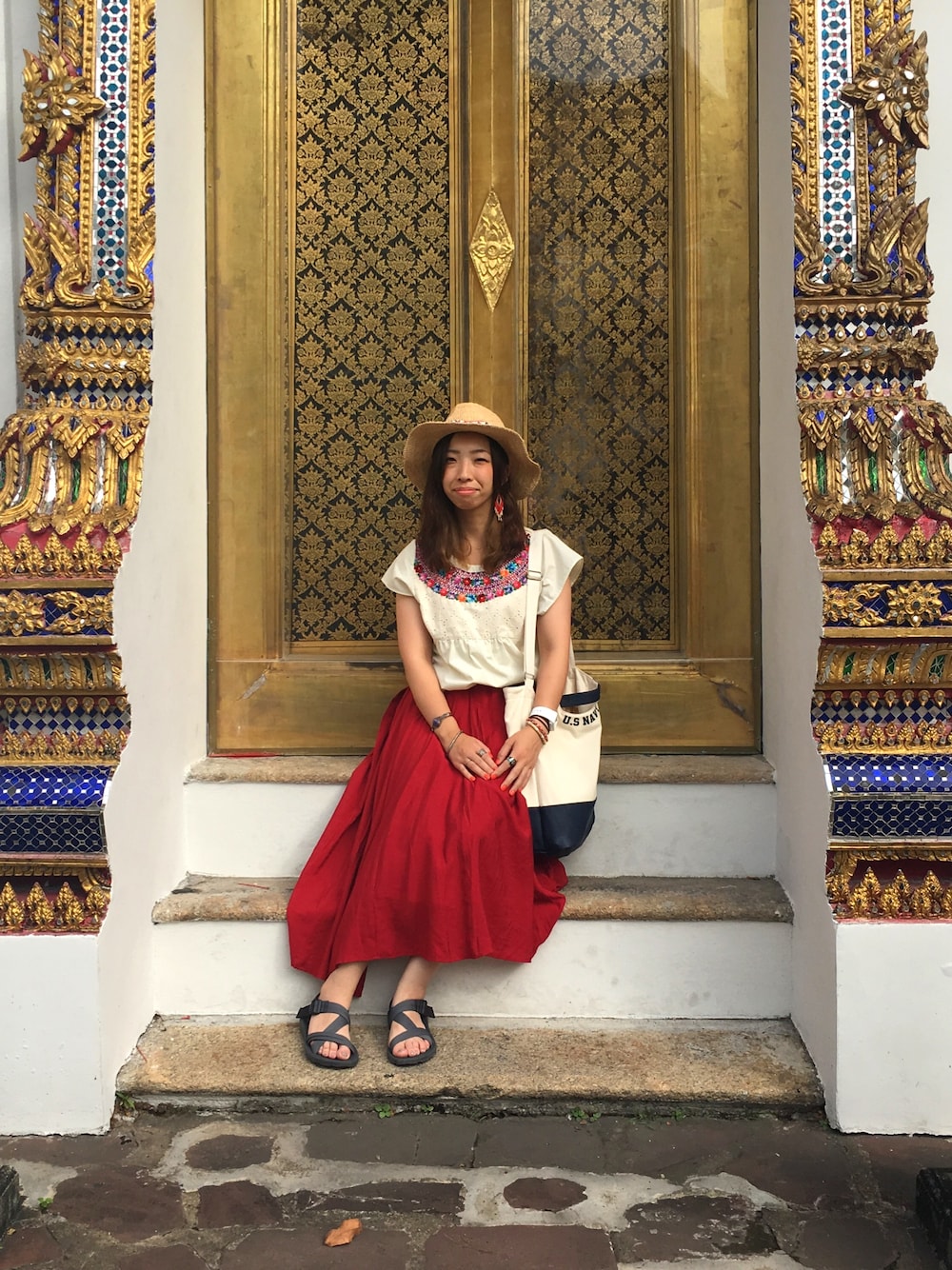 「タイ、ロングスカート、エスニック」｜「チチカカのアイテム（Tシャツ/カットソー、ホワイト系）」を使った、はちさん（レディース・159cm）の秋コーディネートの1枚目の写真