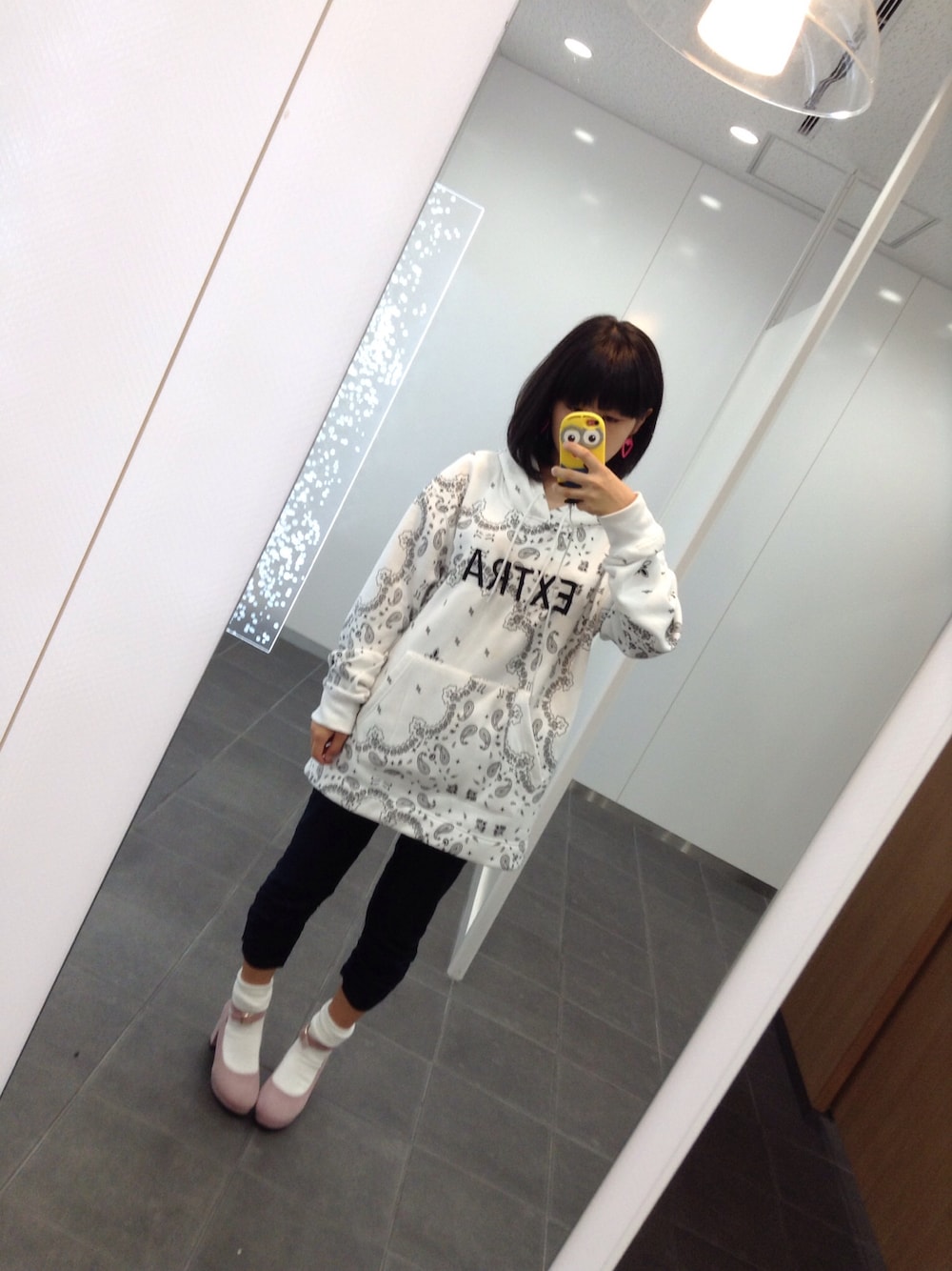 「WEGOのWEGO/ペイズリープルパーカー（パーカー、ホワイト系）」を使った、M!yu.さん（レディース・152cm）の秋コーディネートの1枚目の写真