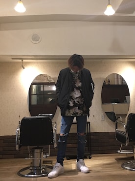 「オフホワイト」｜「アイテム（ナイロンジャケット）」を使った、tomohironakajimaさん（メンズ・179cm）の春コーディネート