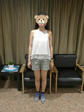 「SKECHERS（スケッチャーズ）のアイテム（スニーカー、グレー系）」を使った、Winnie Chiangさん（レディース・165cm）の春コーディネート