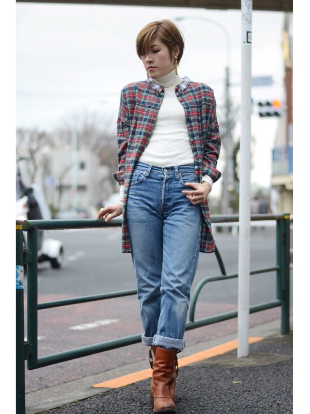 「ネルシャツ、デニム、ヴィンテージ、イギリス、Levi's、Levis66、66後期、代官山」｜「hanariの【hanari】2WAYチェックワンピース（ワンピース、レッド系）」を使った、miyuさん（レディース・169cm）の冬コーディネートの1枚目の写真