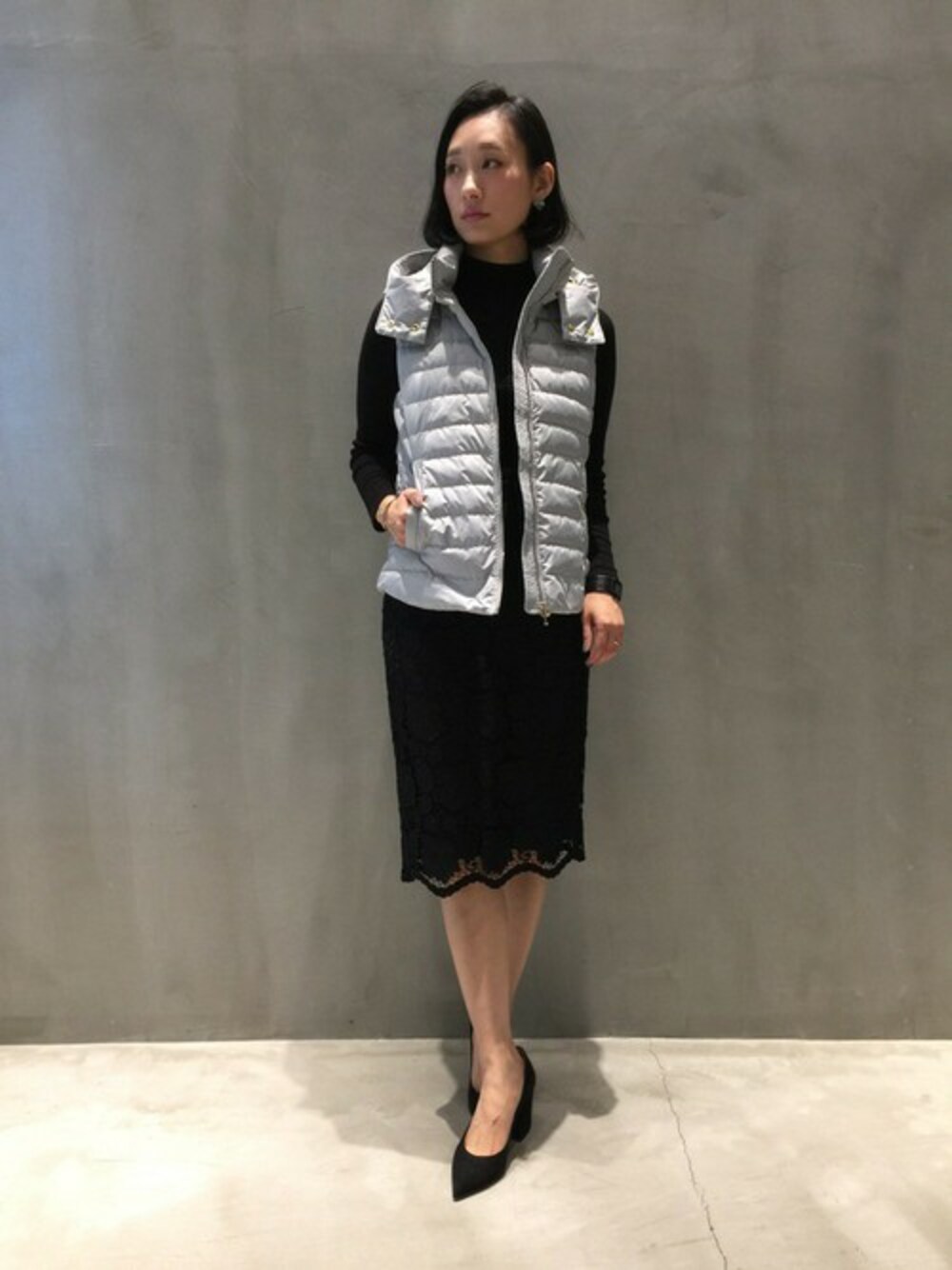 TATRASのダウンベスト（グレー系）を使った人気ファッション