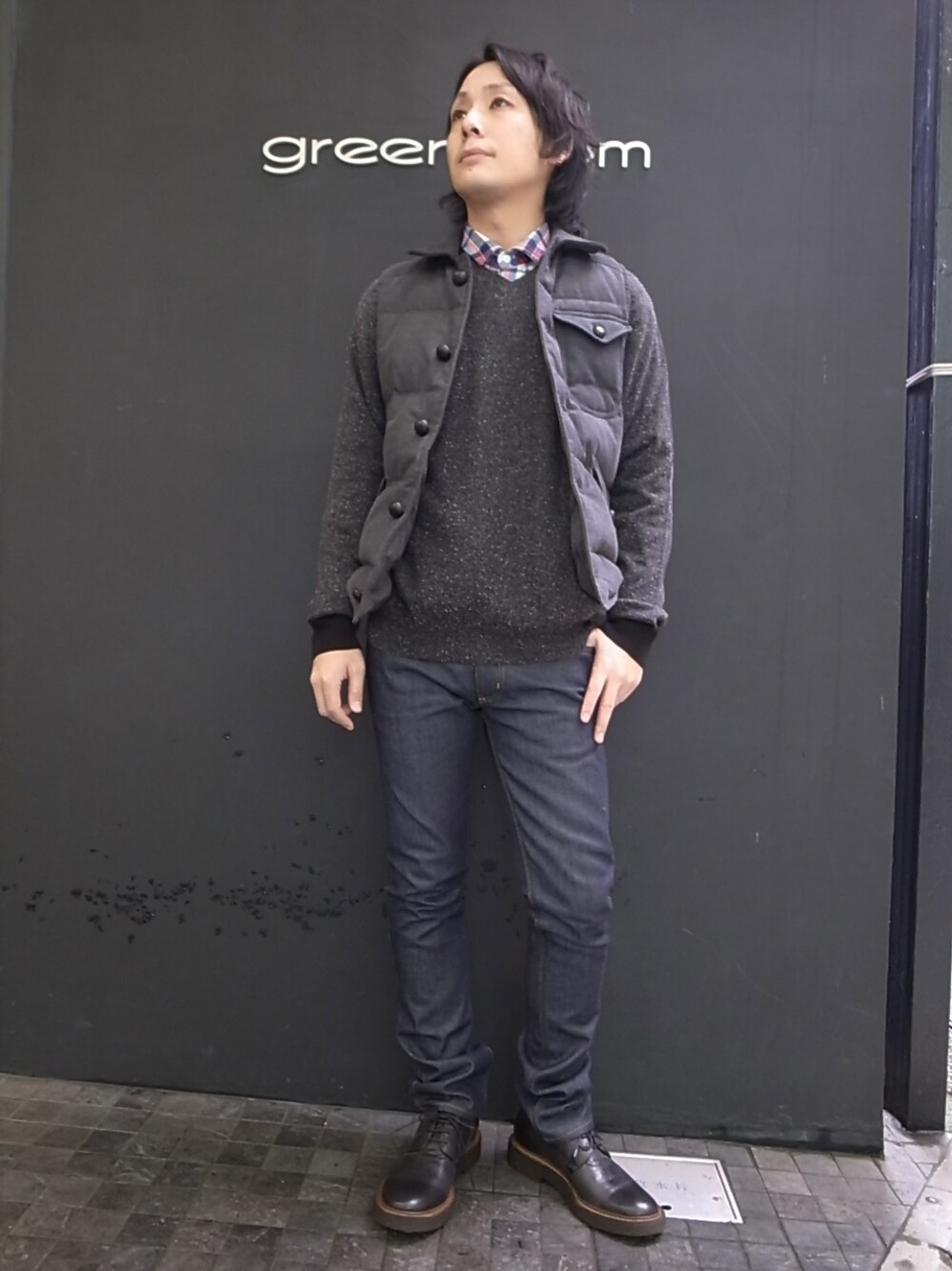 ブルー系のシャツ/ブラウスを着用したメンズの冬コーディネートの1枚目の写真