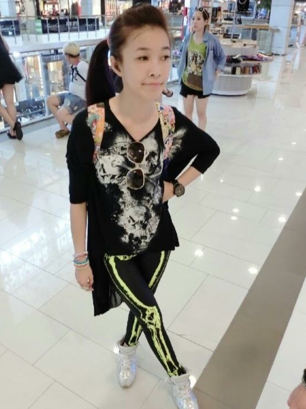 「Thailand」｜「asosのアイテム（トップス、ブラック系）」を使った、Mao  Hsuanさん（レディース・158cm）の秋コーディネートの1枚目の写真
