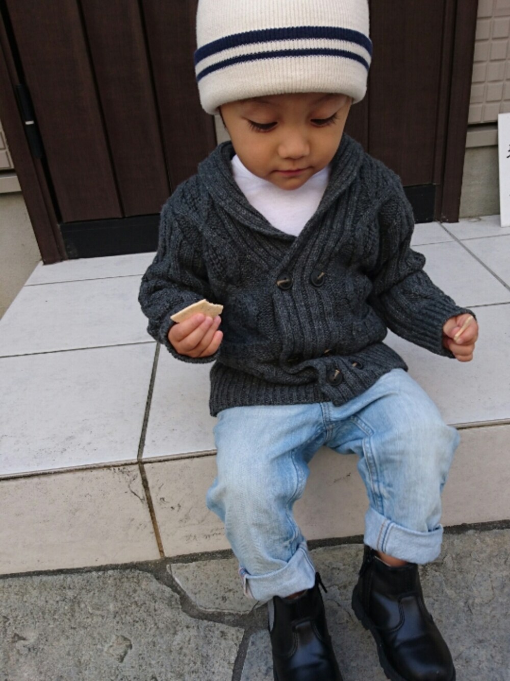 「男の子、2歳、H&M」｜「GUのアイテム（ニットキャップ/ビーニー、ホワイト系）」を使った、haruharuさん（キッズ・80cm）の秋コーディネートの1枚目の写真