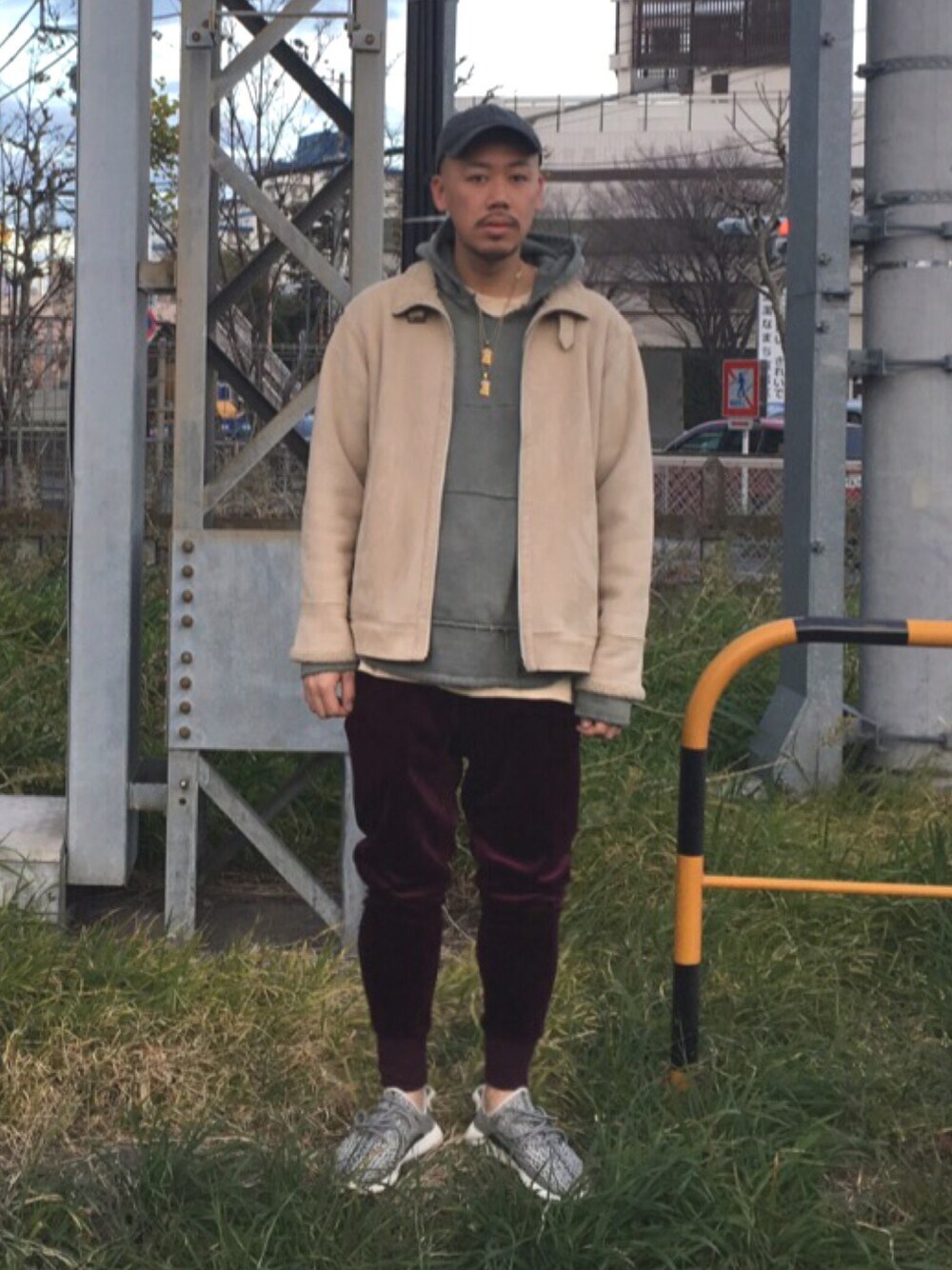 「yeezy、yeezyboost、YeezyBoost350、MARNI、gosharubchinskiy、H&M」｜「MAGIC STICKのアイテム（パーカー、ブラック系）」を使った、K27Tさん（メンズ・185cm）の冬コーディネートの1枚目の写真