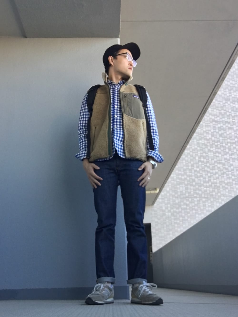 「supreme、patagonia、patagoniaのフリース、maillot、A.P.C.、New Balance、デニム、ギンガムチェック、レトロX、Gregory」｜「A.P.C.のニュースタンダードジーンズ（デニムパンツ、ブルー系）」を使った、tod'sさん（メンズ・168cm）の秋コーディネートの1枚目の写真
