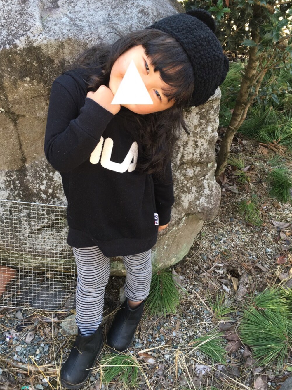 「女の子、kids、三歳、公園コーデ、モノトーン、くま耳」｜「通販のアイテム（パーカー、ブラック系）」を使った、MONKAJIさん（キッズ・90cm）の秋コーディネートの1枚目の写真