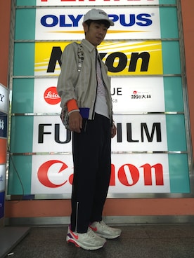 「ANREALAGE（アンリアレイジ）のアイテム（Tシャツ/カットソー、ホワイト系）」を使った、やのゆきおさん（メンズ・165cm）の春コーディネート