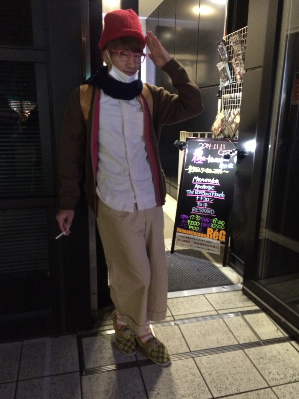 「下北沢、COMME des GARCONS、stussy、コムデギャルソン、ステューシー、カーディガン、キマってる、キマりすぎている、これ以上ない、そんなことはない」｜「STUSSYのアイテム（カーディガン/ボレロ、ブラウン系）」を使った、オンリーラグーン安田充孝さん（メンズ・171cm）の秋コーディネートの1枚目の写真