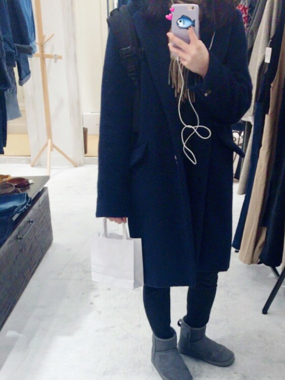 「ootd、daily、daily look、ohotoro、오오토로、coat、iPhoneケース、COLEMAN  、winter」｜「OHOTOROのアイテム（スマホケース/カバー、ブルー系）」を使った、mさん（レディース・150cm）の秋コーディネートの1枚目の写真