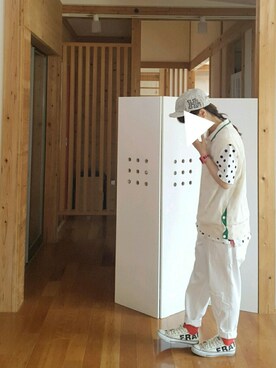 「アイテム（アナログ腕時計、ピンク系）」を使った、yoshiさん（レディース・158cm）の春コーディネート