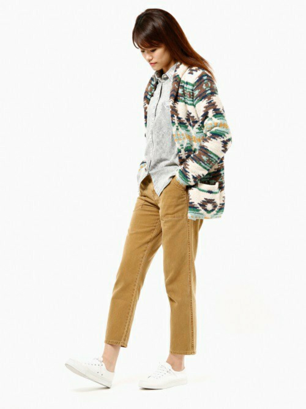 「holiday、ヒッコリーストライプ、オルテガ柄、モコモコアウター、auntie rosa holiday、2017ss」｜「Auntie Rosa Holidayの【Holiday】オルテガモールガウン（ブルゾン、ブラウン系）」を使った、MIKI MORIさん（レディース・173cm）の冬コーディネートの1枚目の写真