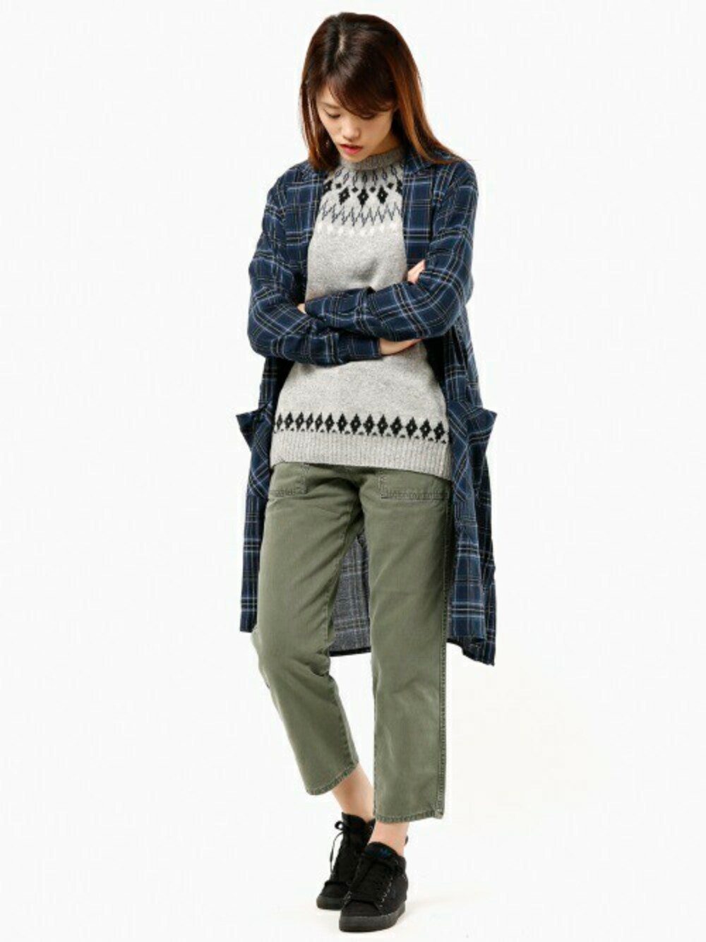 「ミリタリー、ガウン、ベイカーパンツ、holiday、セール、SALE、ノルディック柄、auntie rosa holiday」｜「Auntie Rosa Holidayの【Holiday】チェックガウン（その他トップス、ブルー系）」を使った、MIKI MORIさん（レディース・173cm）の冬コーディネートの1枚目の写真