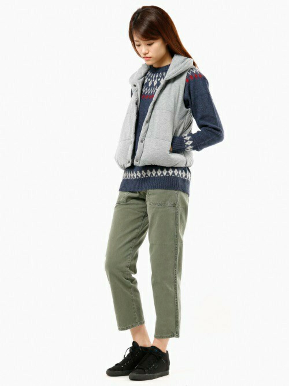 「ミリタリー、ベイカーパンツ、holiday、セール、SALE、auntie rosa holiday」｜「Auntie Rosa Holidayの【Holiday】ベイカー加工パンツ（その他パンツ、グリーン系）」を使った、MIKI MORIさん（レディース・173cm）の冬コーディネートの1枚目の写真