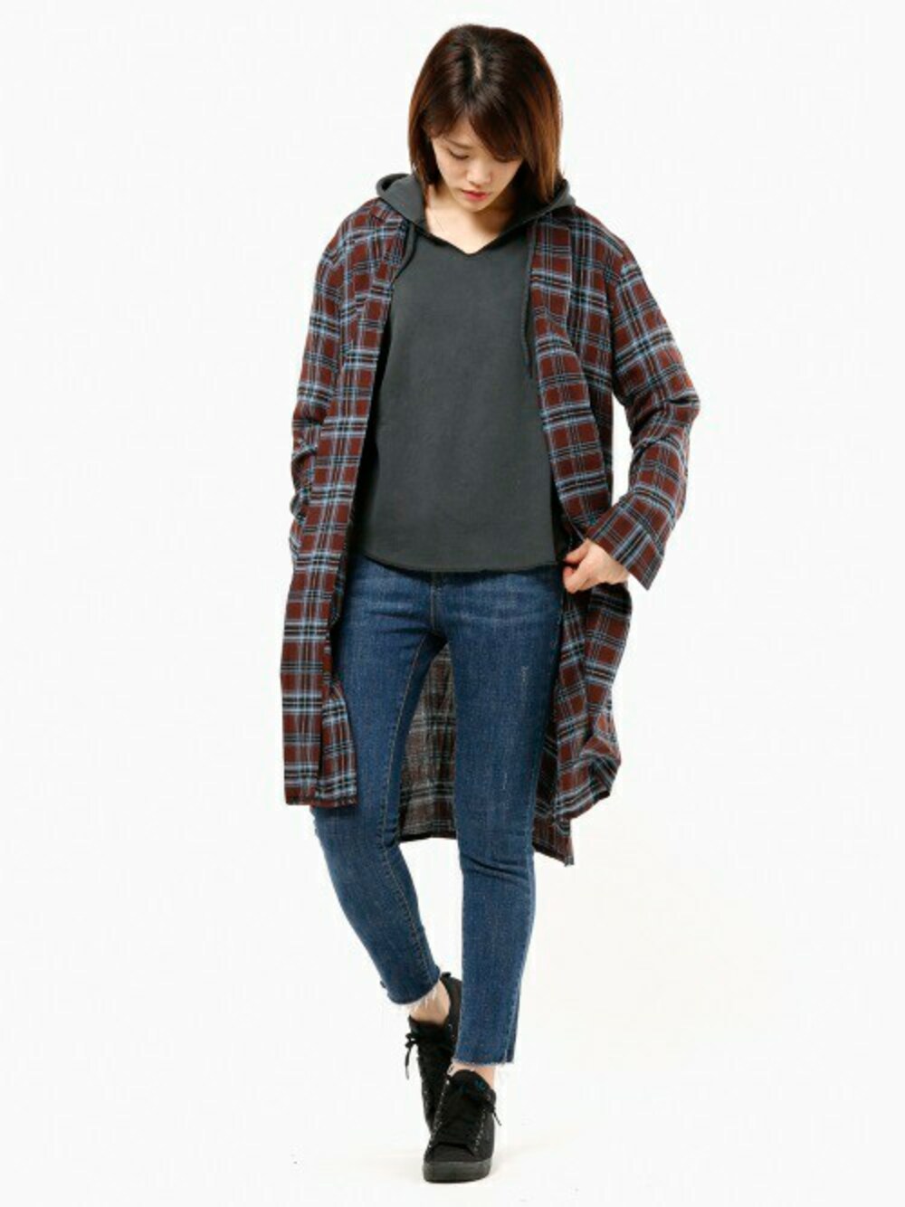 「デニム、ジーンズ、パーカー、ガウン、holiday、セール、SALE、auntie rosa holiday」｜「Auntie Rosa Holidayの【Holiday】チェックガウン（その他トップス、ブラウン系）」を使った、MIKI MORIさん（レディース・173cm）の冬コーディネートの1枚目の写真