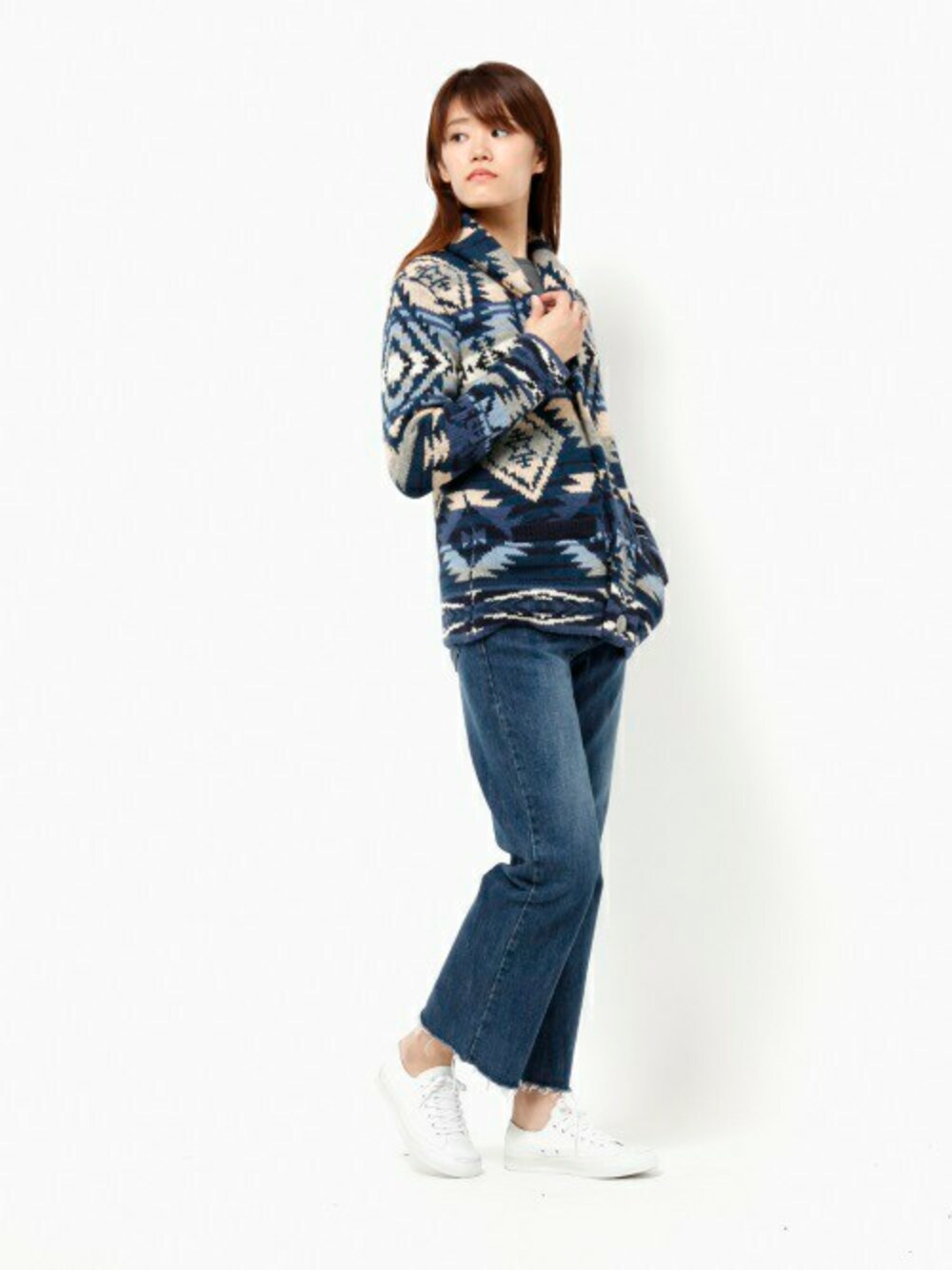 「カーディガン、ネイティブ柄、holiday、セール、SALE、コンチョボタン、auntie rosa holiday」｜「Auntie Rosa Holidayの【Holiday】オルテガショールカラーカーディガン（カーディガン/ボレロ、ブルー系）」を使った、MIKI MORIさん（レディース・173cm）の冬コーディネートの1枚目の写真