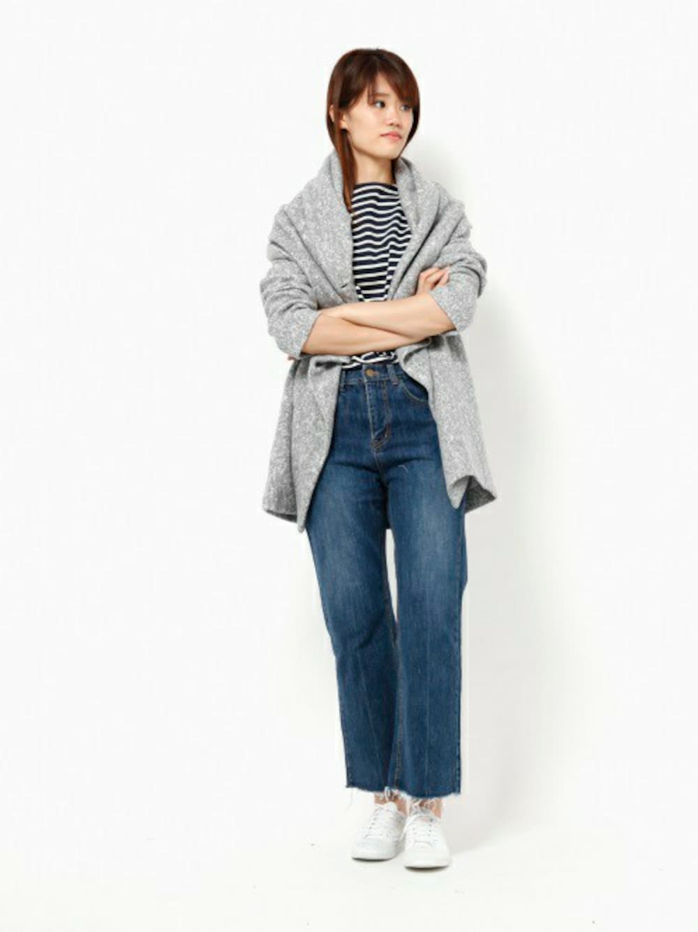 「コート、デニム、ボーダー、holiday、SALE、カットオフ、auntie rosa holiday」｜「Auntie Rosa Holidayの【Holiday】ボーダーベイシックカットソー（Tシャツ/カットソー、ブルー系）」を使った、MIKI MORIさん（レディース・173cm）の冬コーディネートの1枚目の写真