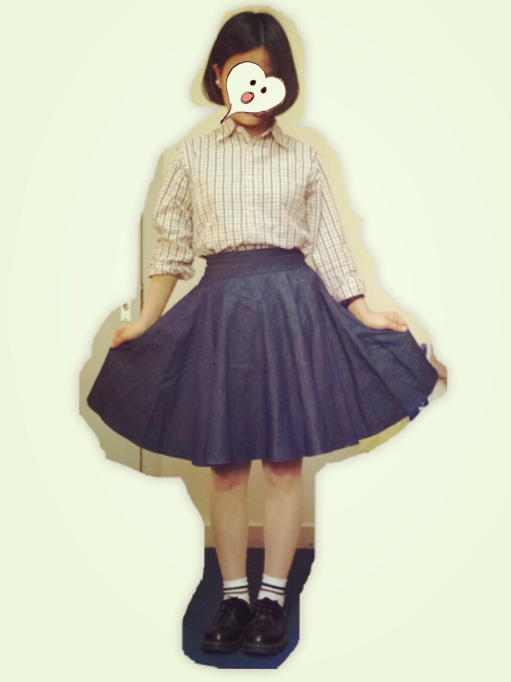 「古着、フレアスカート、チェックシャツ、Dr.Martens、シャツスタイル」｜「アイテム（その他シューズ、ブラック系）」を使った、i m k nさん（レディース・156cm）の春コーディネートの1枚目の写真