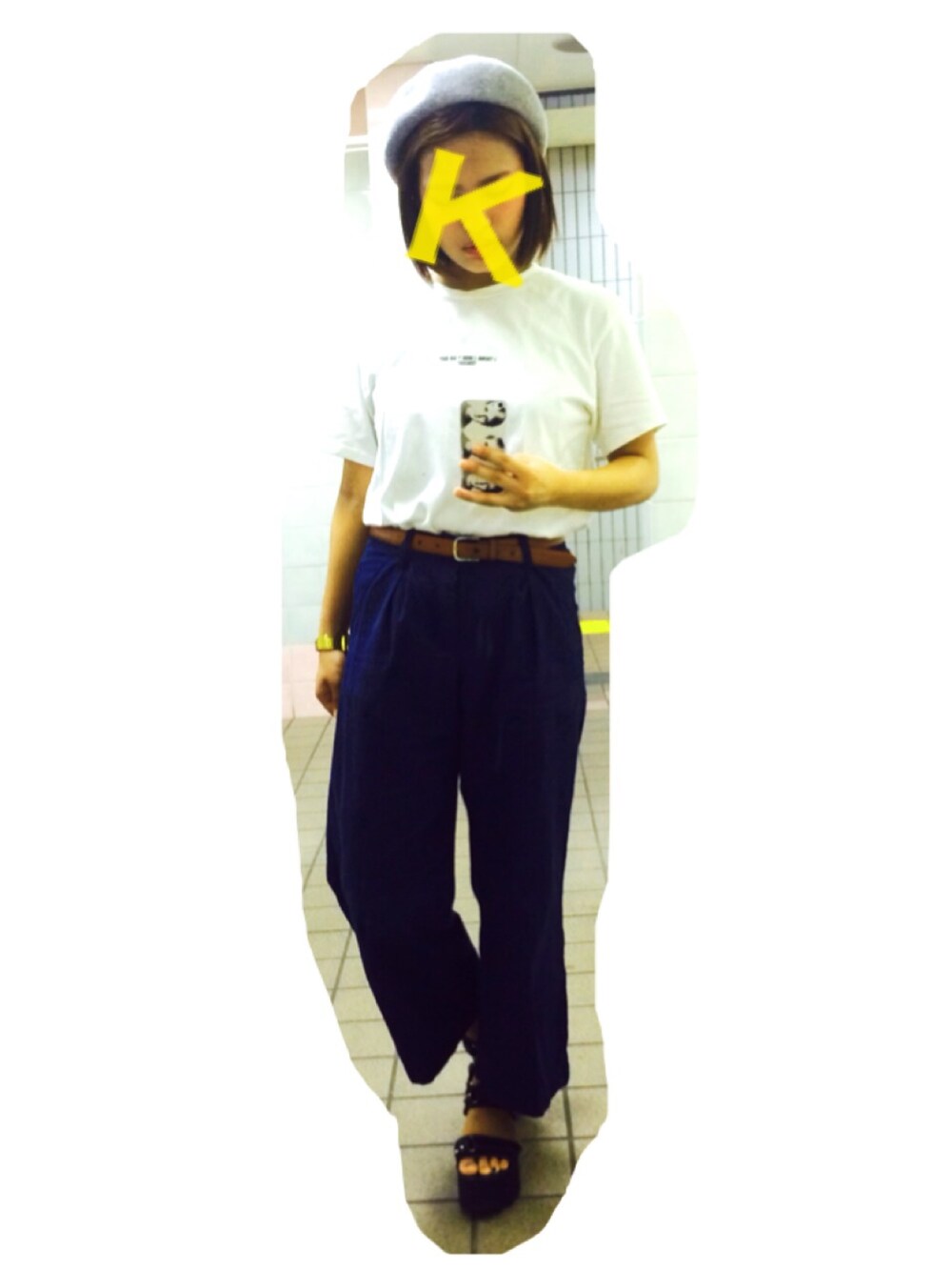 「白Tシャツ、ロゴT、ワイドパンツ、厚底サンダル、ベレー帽、シンプル、シンプルコーデ、カジュアル」｜「LEPSIMのコットンツイルワイドパンツ　558655（その他パンツ、ブルー系）」を使った、i m k nさん（レディース・156cm）の夏コーディネートの1枚目の写真