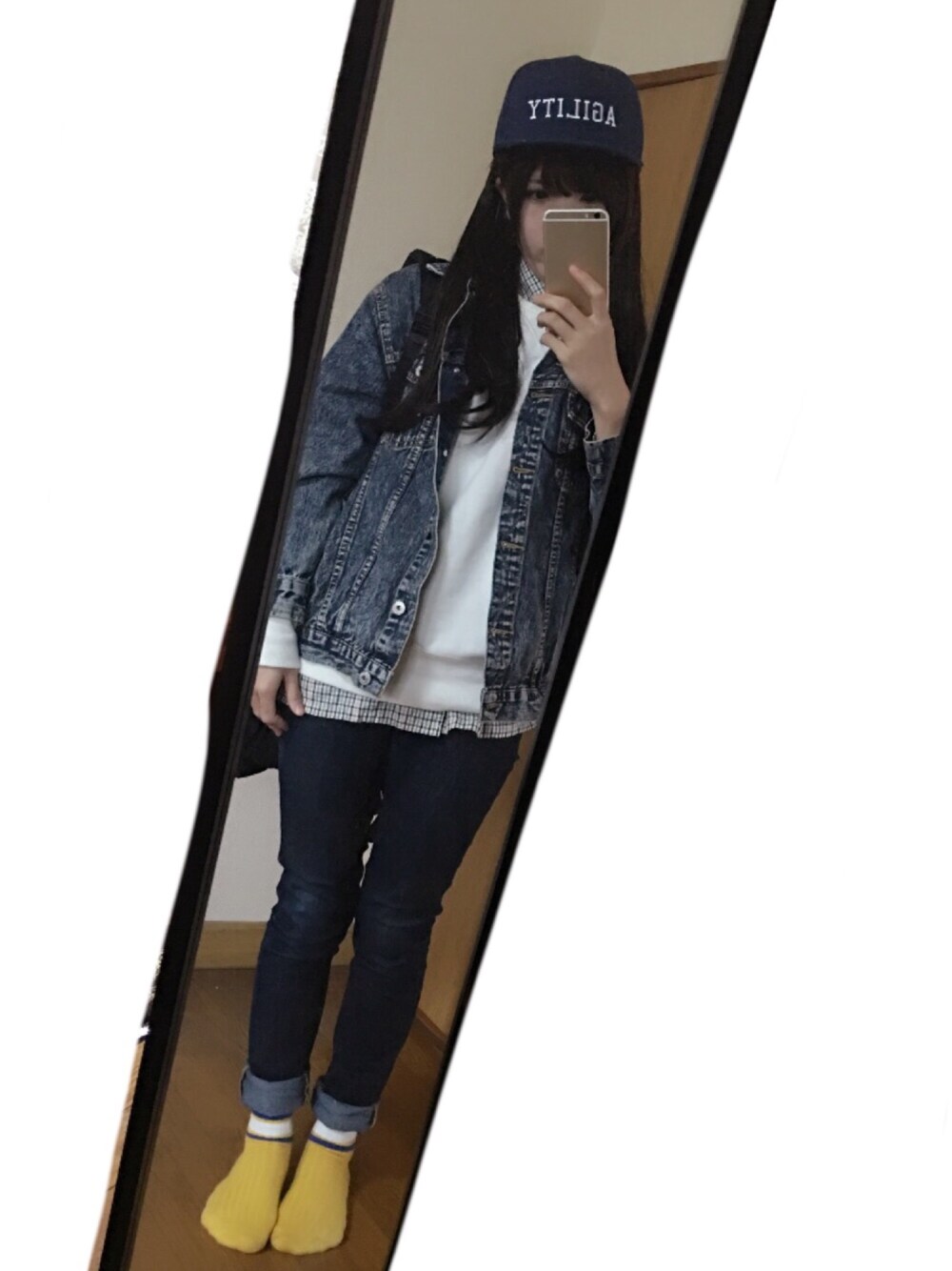 「RAGEBLUEのベースボールキャップFW/570383（キャップ、ブルー系）」を使った、むらなかさん（レディース・160cm）の秋コーディネートの1枚目の写真